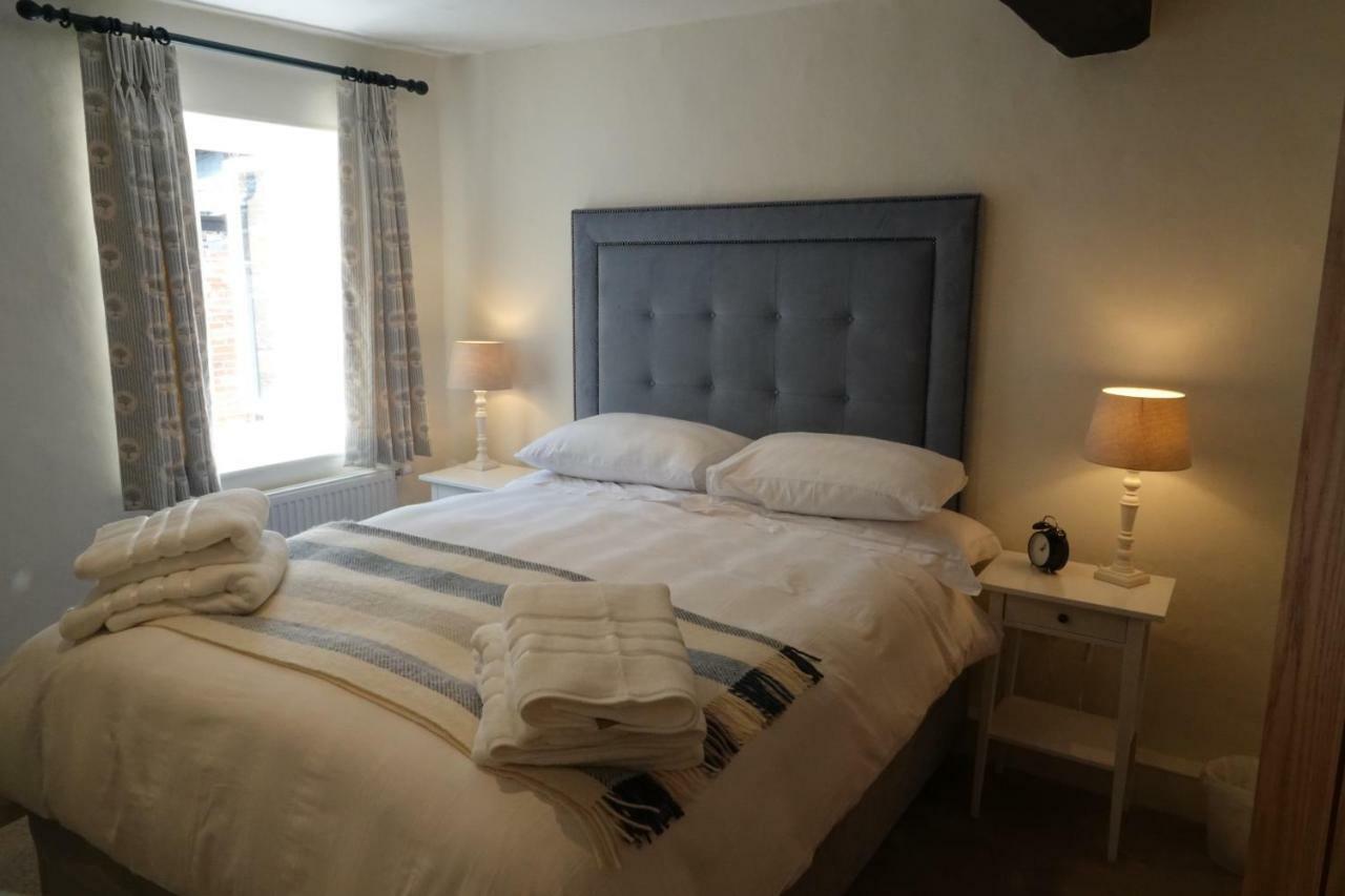 The Yard House Villa Sherborne  Ruang foto